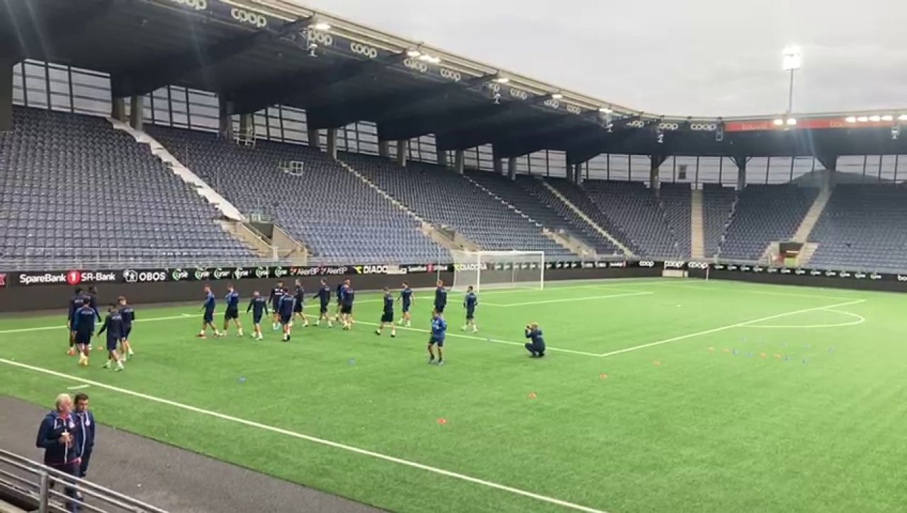 FCSB a efectuat ultimul antrenament înaintea meciului cu Viking! Cum s-au descurcat băieții lui Rădoi pe sinteticul din Norvegia_19