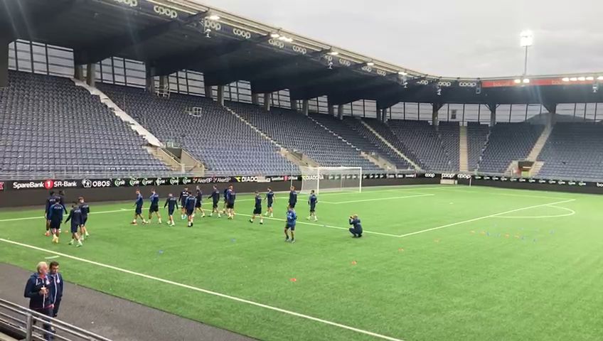 FCSB a efectuat ultimul antrenament înaintea meciului cu Viking! Cum s-au descurcat băieții lui Rădoi pe sinteticul din Norvegia_19