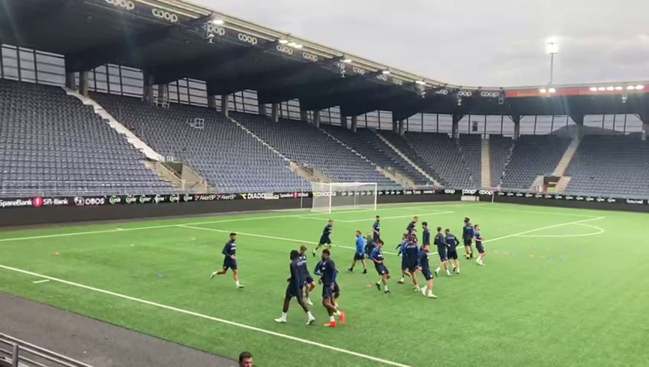 FCSB a efectuat ultimul antrenament înaintea meciului cu Viking! Cum s-au descurcat băieții lui Rădoi pe sinteticul din Norvegia_23