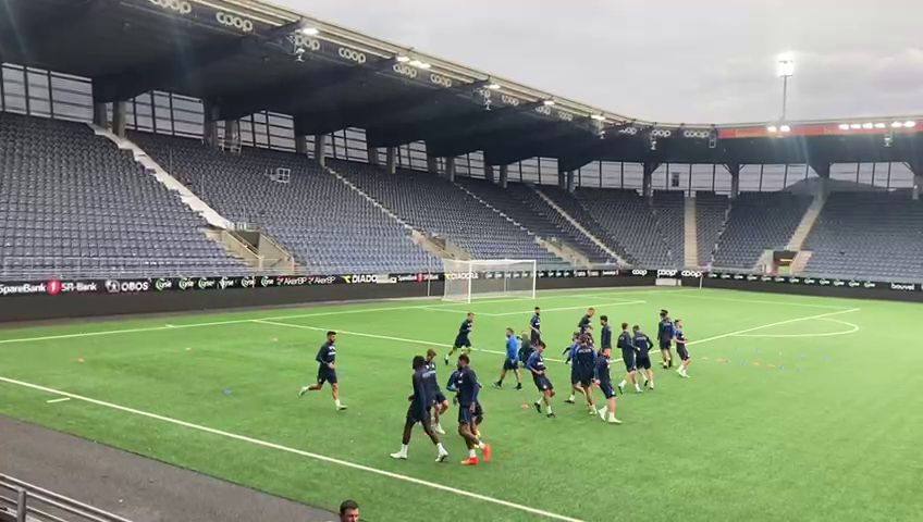 FCSB a efectuat ultimul antrenament înaintea meciului cu Viking! Cum s-au descurcat băieții lui Rădoi pe sinteticul din Norvegia_23