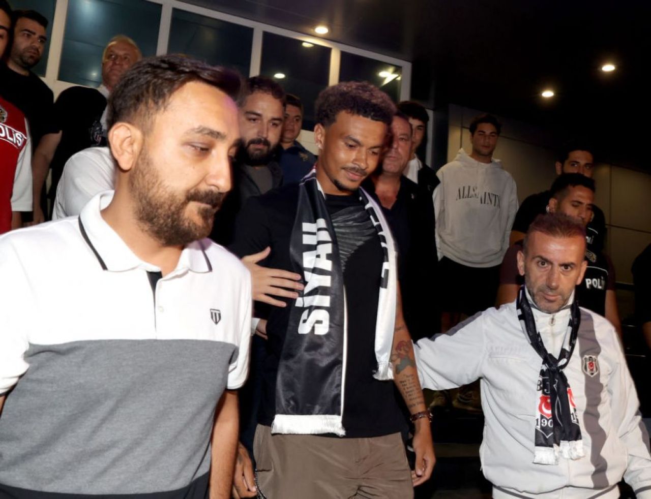 Dele Alli a plecat de la Everton și s-a înțeles cu noua sa echipă! Fanii l-au așteptat la aeroport_5