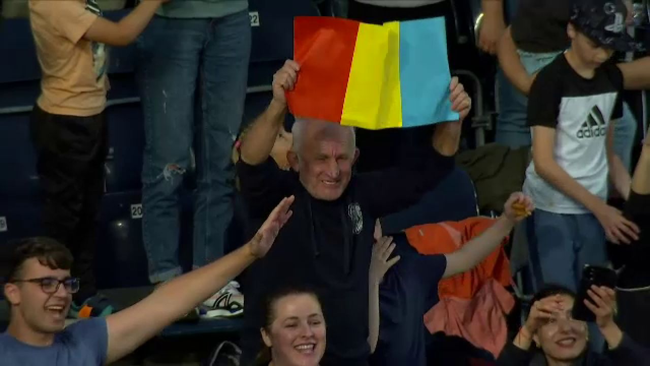Explozie de bucurie în Norvegia după calificarea lui FCSB! Imagini spectaculoase cu jucătorii și fanii români_5
