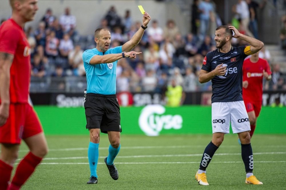 FCSB, acuzată că a influențat arbitrii &icirc;n meciul cu Viking: &bdquo;A venit cu 5 pungi de cadouri!&rdquo; Reclamația norvegienilor&nbsp;