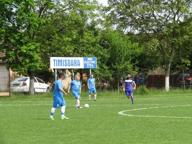 Tricolorul cu un meci și un gol la națională a marcat la 58 de ani cu o super-execuție în prima etapă a campionatului!_10