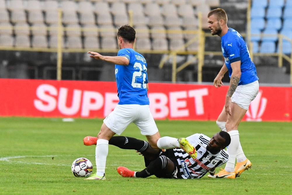 Fotbalistul de la U Cluj care și-a găsit calmul în România: „Așa mi-am cunoscut soția”_6