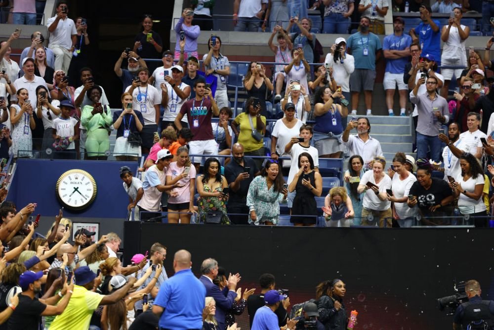 Retragere am&acirc;nată! Serena Williams s-a calificat &icirc;n turul secund la US Open. Cum a fost primită &bdquo;Regina tenisului&rdquo; la New York