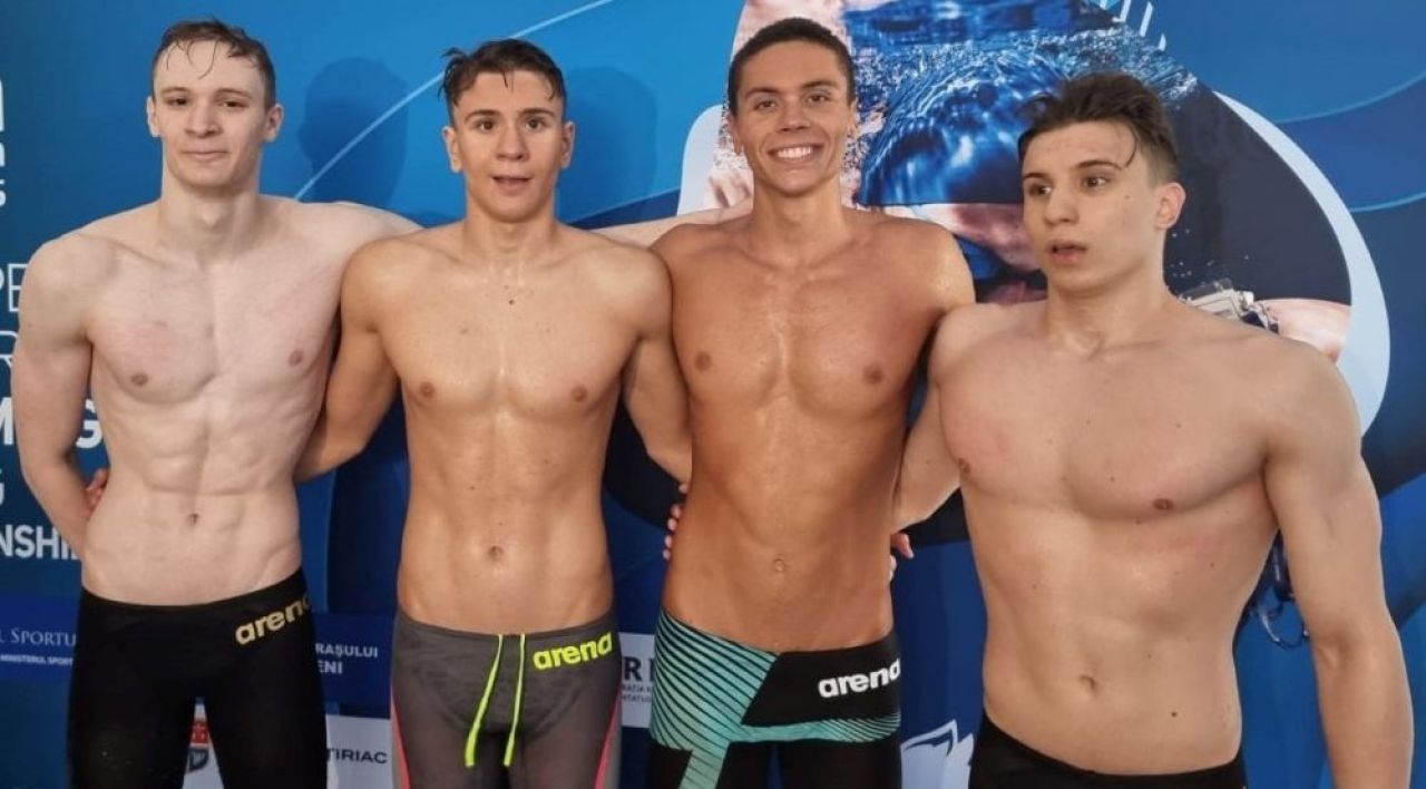 Cu David Popovici în componență, ștafeta României a luat aur la 4x100 m liber, la CM de juniori. Competiția din Peru e LIVE pe VOYO_1