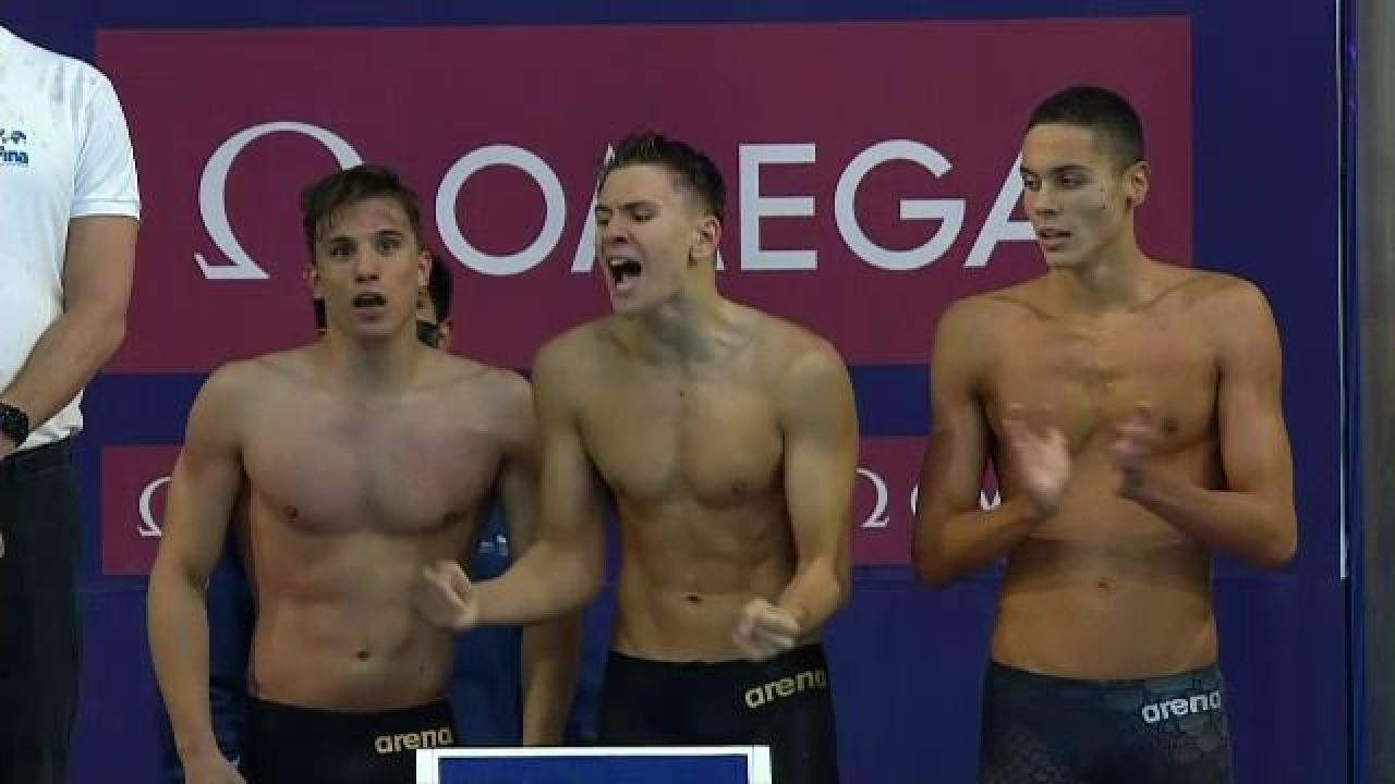 Cu David Popovici în componență, ștafeta României a luat aur la 4x100 m liber, la CM de juniori. Competiția din Peru e LIVE pe VOYO_3