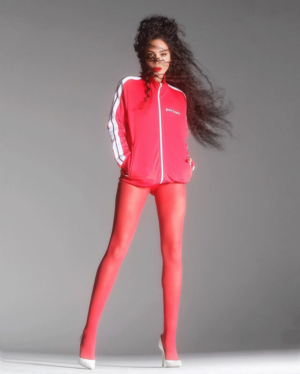 Mbappe a spart bariera! Starul lui PSG, surprins în ipostaze tandre cu un model transgender_30