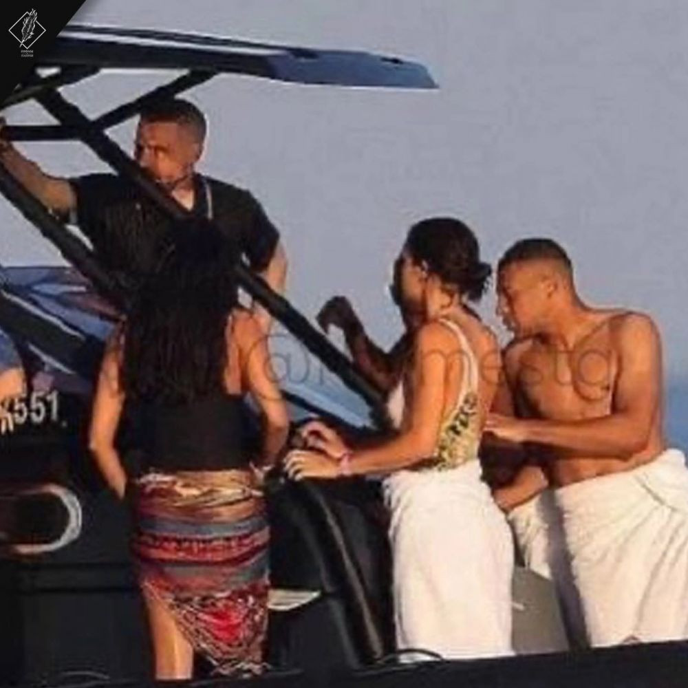 Mbappe a spart bariera! Starul lui PSG, surprins în ipostaze tandre cu un model transgender_39