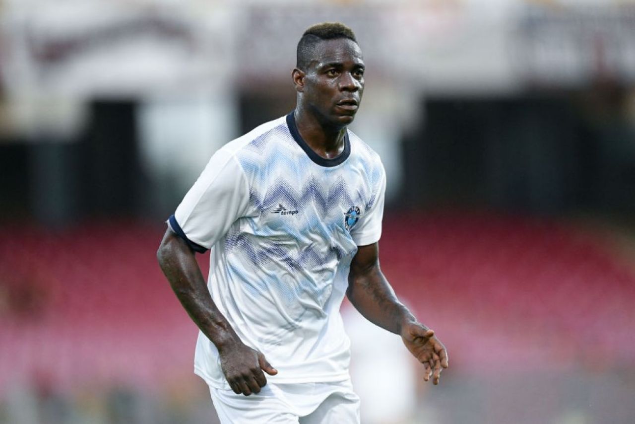 Mario Balotelli are contractul pe masă!