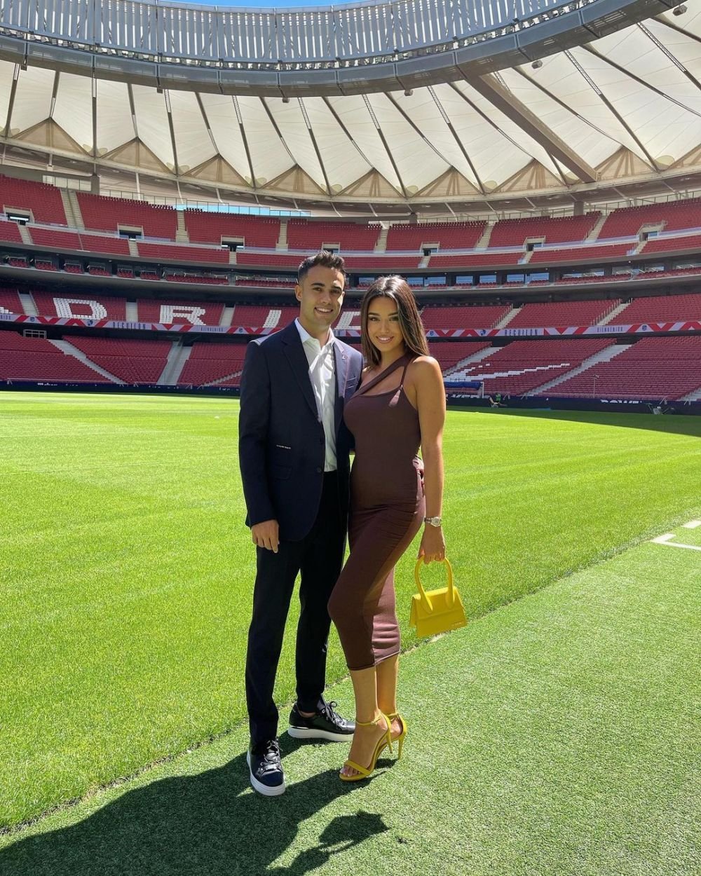 Iubita lui Reguilon a strălucit la prezentarea fotbalistului la Atletico! Cum arată bruneta care face ravagii pe Instagram_71