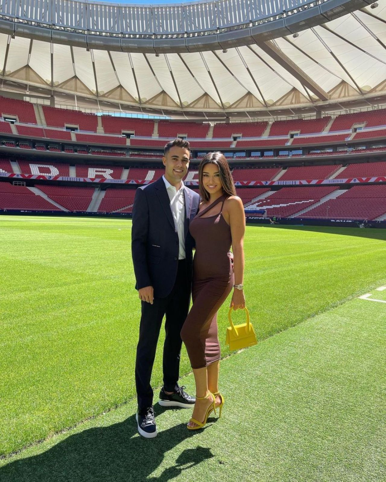 Iubita lui Reguilon a strălucit la prezentarea fotbalistului la Atletico! Cum arată bruneta care face ravagii pe Instagram_71