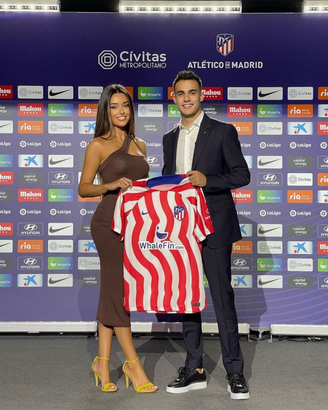 Iubita lui Reguilon a strălucit la prezentarea fotbalistului la Atletico! Cum arată bruneta care face ravagii pe Instagram_73