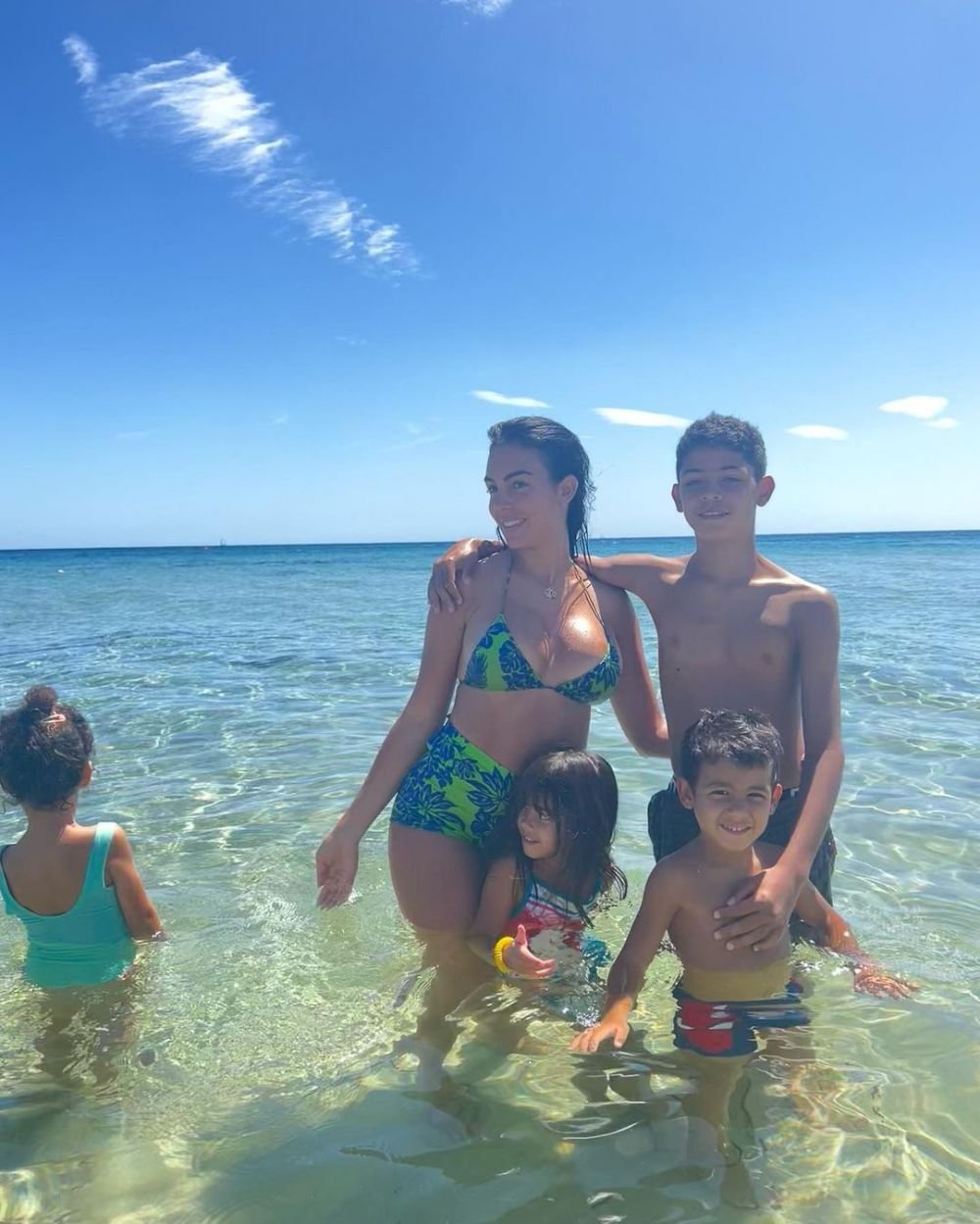Georgina Rodriguez, extravagantă pe covorul roșu! Cum s-a afișat iubita lui Ronaldo, la 4 luni după ce a născut _21