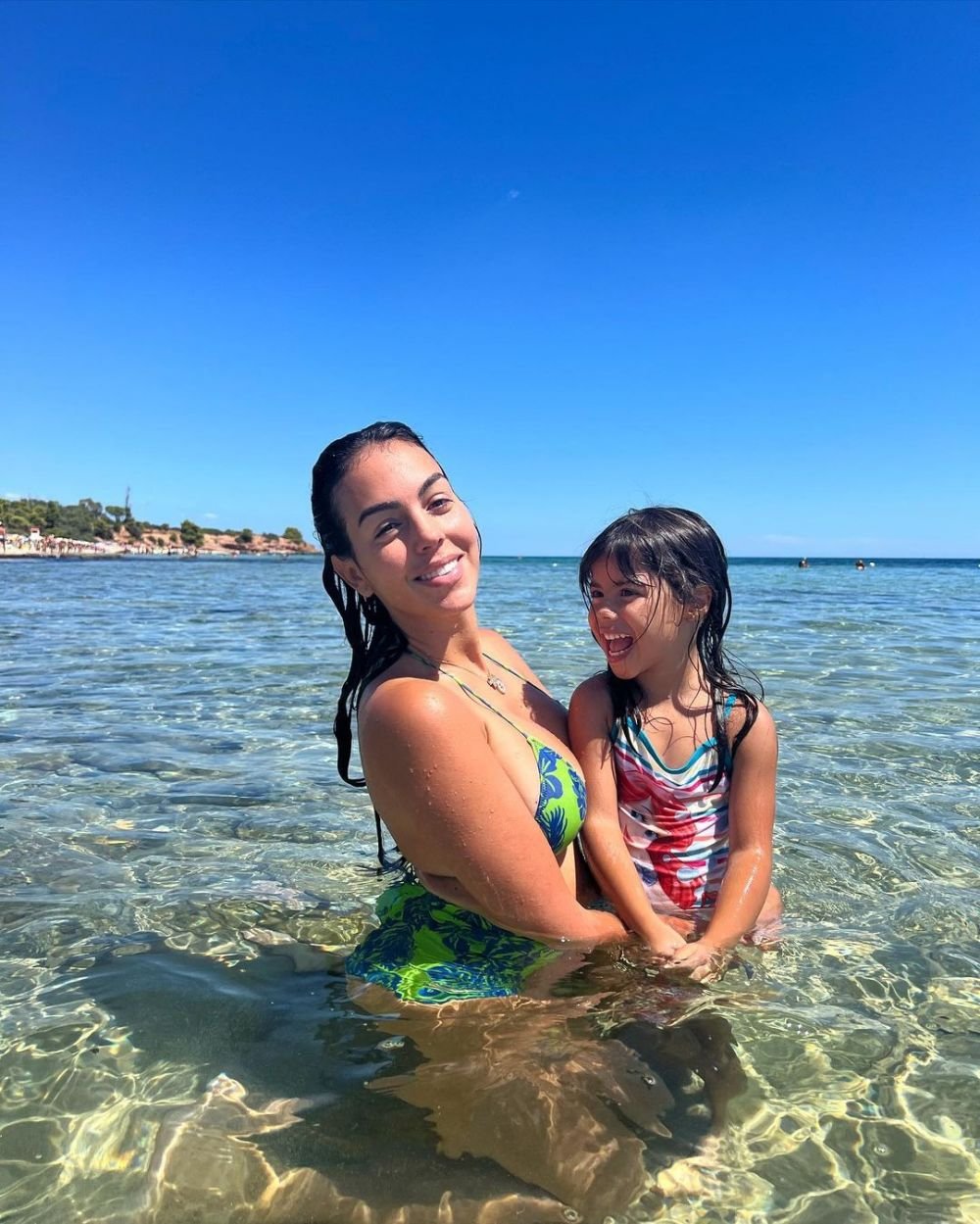 Georgina Rodriguez, extravagantă pe covorul roșu! Cum s-a afișat iubita lui Ronaldo, la 4 luni după ce a născut _25