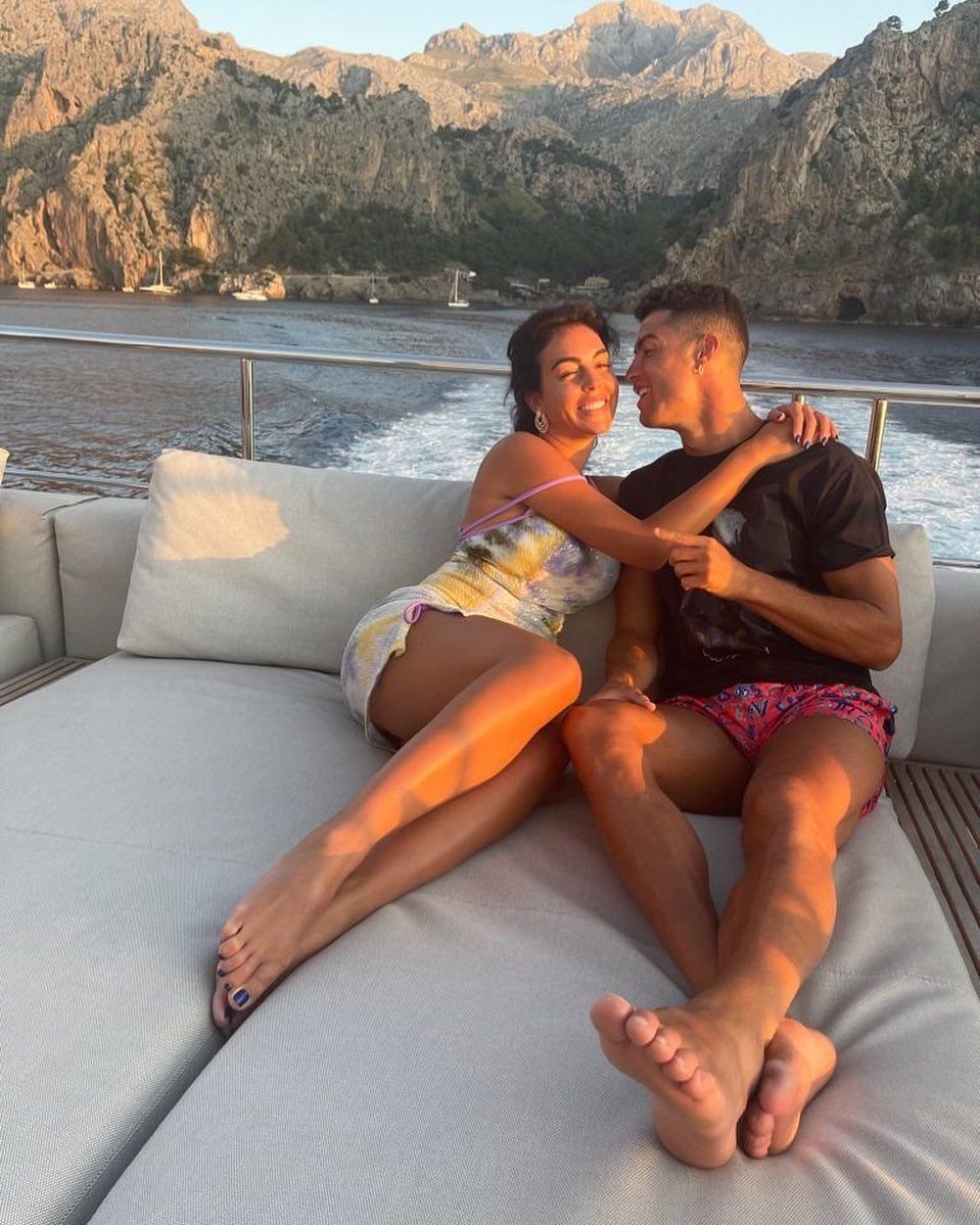 Georgina Rodriguez, extravagantă pe covorul roșu! Cum s-a afișat iubita lui Ronaldo, la 4 luni după ce a născut _41