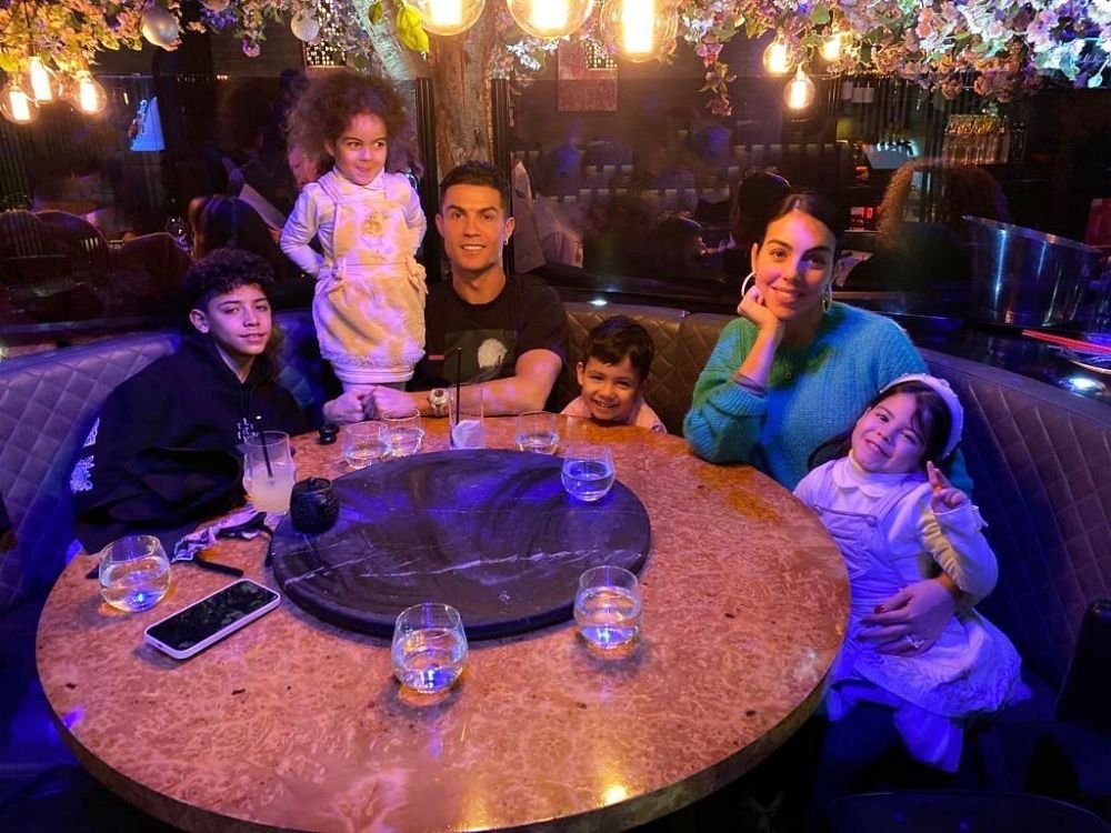 Georgina Rodriguez, extravagantă pe covorul roșu! Cum s-a afișat iubita lui Ronaldo, la 4 luni după ce a născut _48