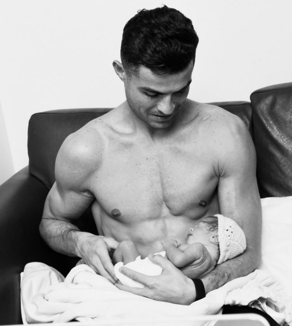 Georgina Rodriguez, extravagantă pe covorul roșu! Cum s-a afișat iubita lui Ronaldo, la 4 luni după ce a născut _53