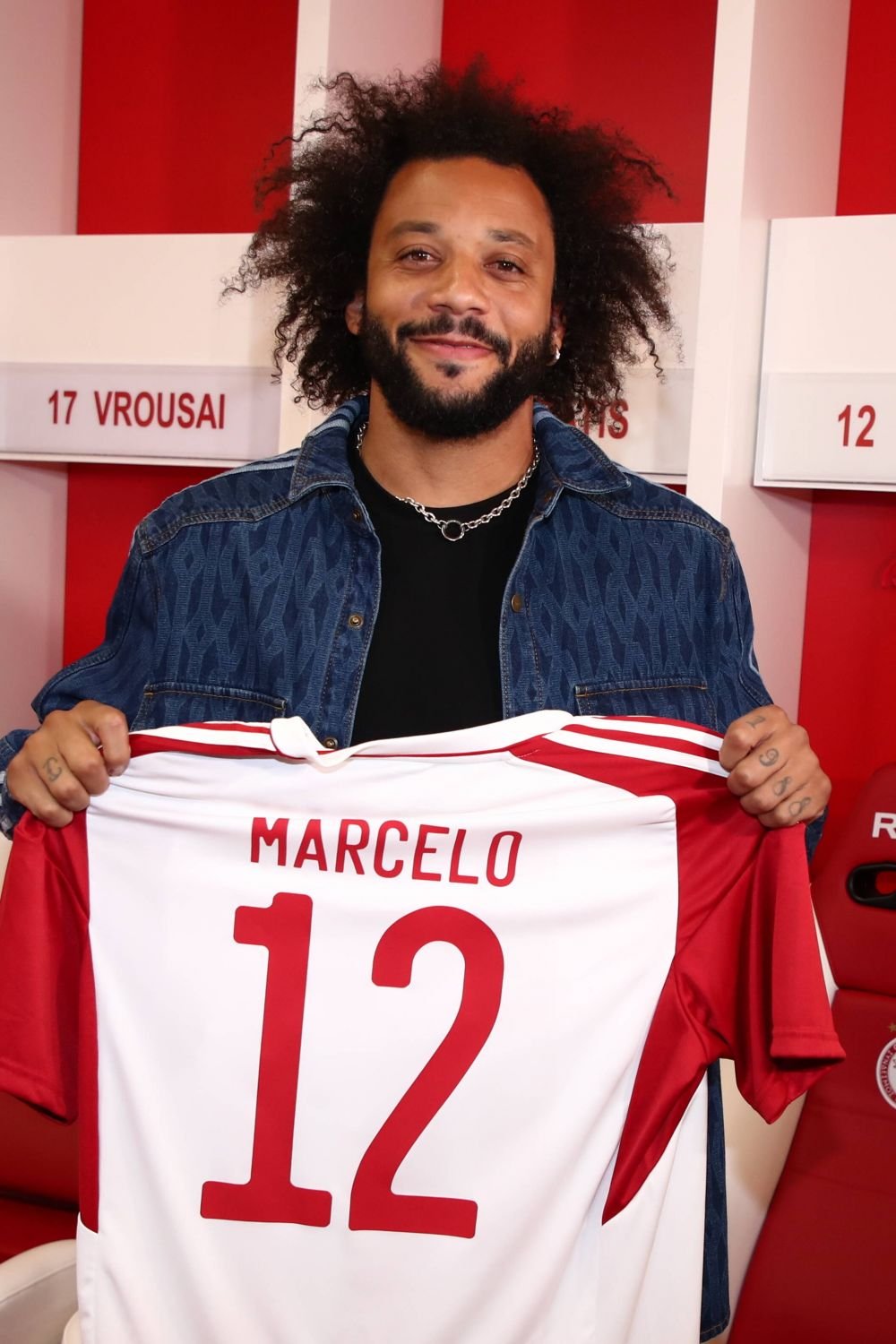 Pur și simplu spectaculos! Marcelo, prezentare de star la Olympiacos. Fanii au luat cu asalt stadionul și i-au pregătit un show pirotehnic_2