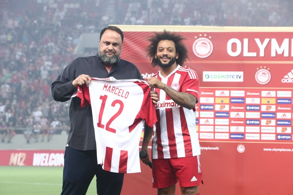 Pur și simplu spectaculos! Marcelo, prezentare de star la Olympiacos. Fanii au luat cu asalt stadionul și i-au pregătit un show pirotehnic_4