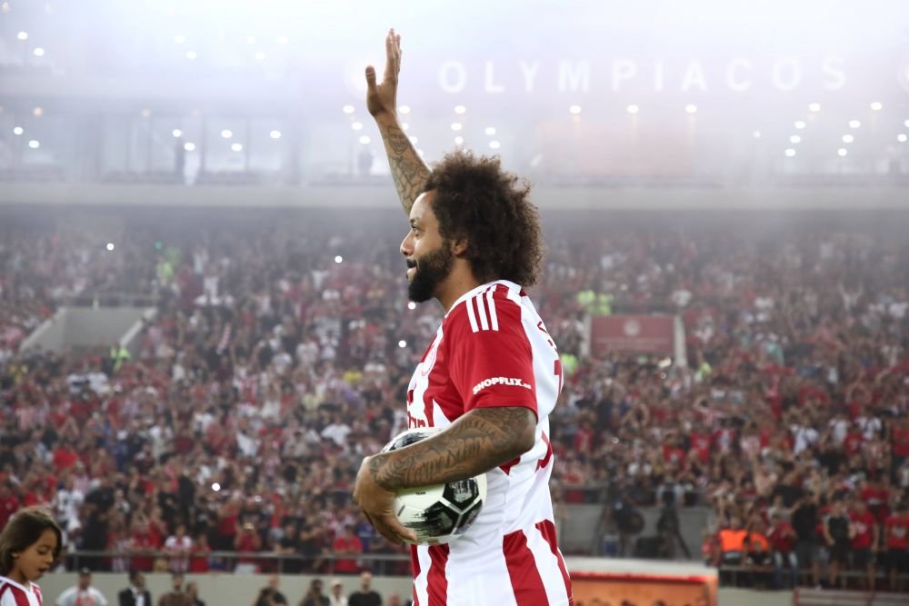 Pur și simplu spectaculos! Marcelo, prezentare de star la Olympiacos. Fanii au luat cu asalt stadionul și i-au pregătit un show pirotehnic_7