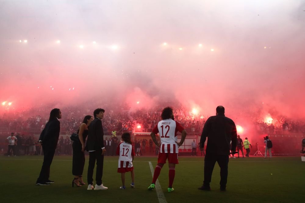 Pur și simplu spectaculos! Marcelo, prezentare de star la Olympiacos. Fanii au luat cu asalt stadionul și i-au pregătit un show pirotehnic_10