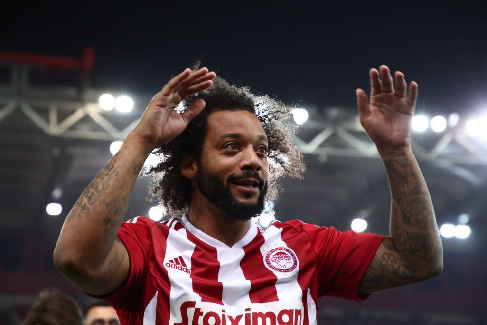 Pur și simplu spectaculos! Marcelo, prezentare de star la Olympiacos. Fanii au luat cu asalt stadionul și i-au pregătit un show pirotehnic_15