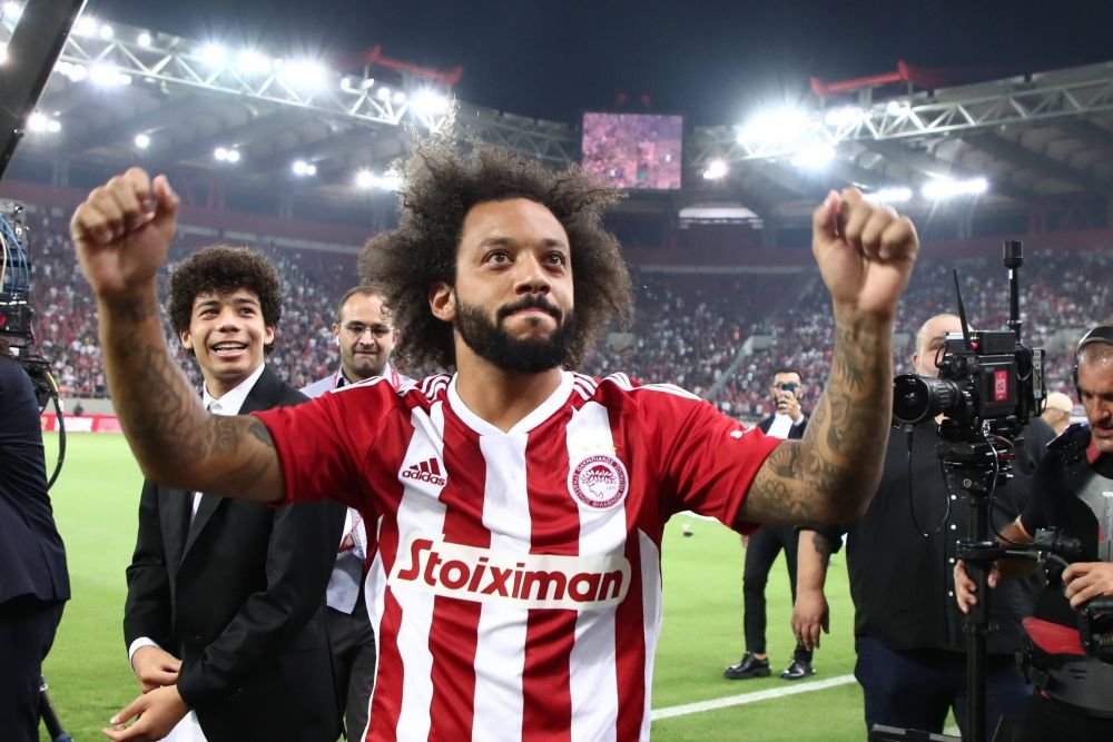 Pur și simplu spectaculos! Marcelo, prezentare de star la Olympiacos. Fanii au luat cu asalt stadionul și i-au pregătit un show pirotehnic_17