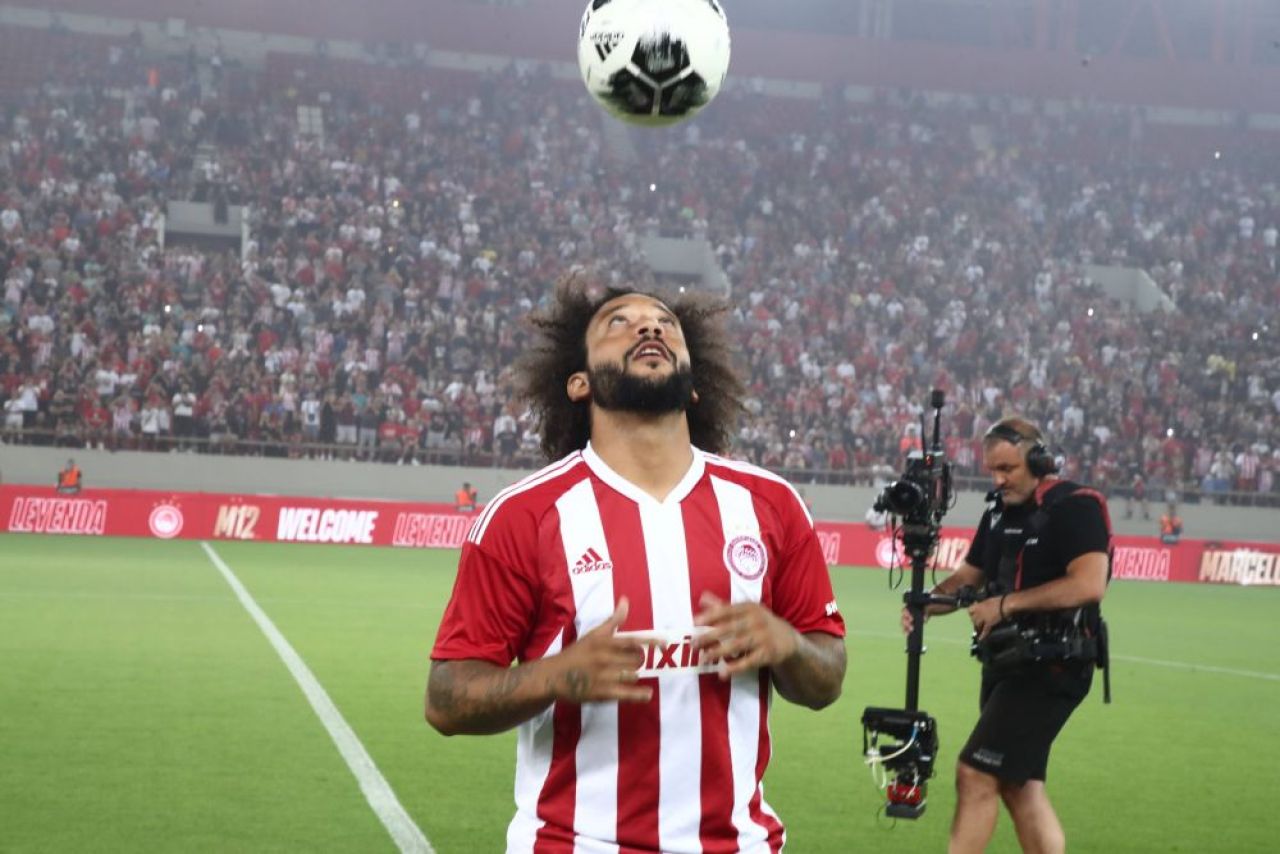 Pur și simplu spectaculos! Marcelo, prezentare de star la Olympiacos. Fanii au luat cu asalt stadionul și i-au pregătit un show pirotehnic_18