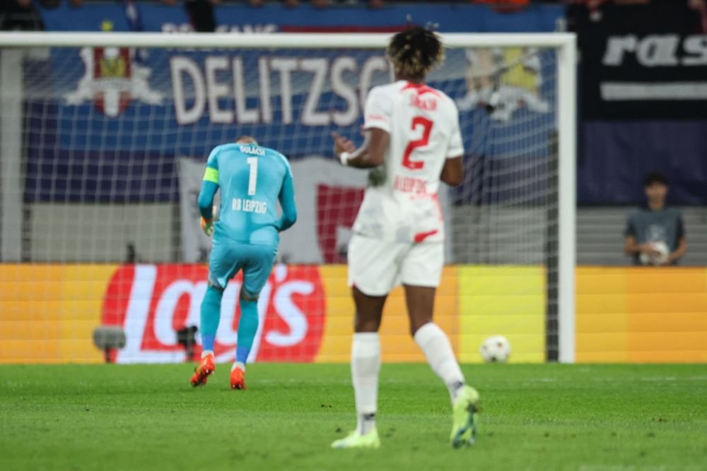 Ar putea fi gafa sezonului! Portarul lui RB Leipzig a făcut o eroare incredibilă, de care a profitat Shaktior&nbsp;