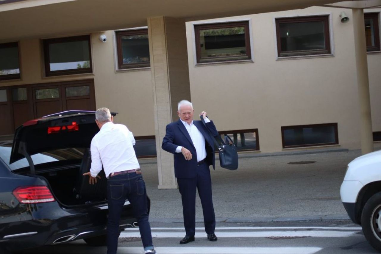 FCSB a plecat spre Londra! Nepotul lui Gigi Becali și Viorel Hrebenciuc au însoțit delegația_4