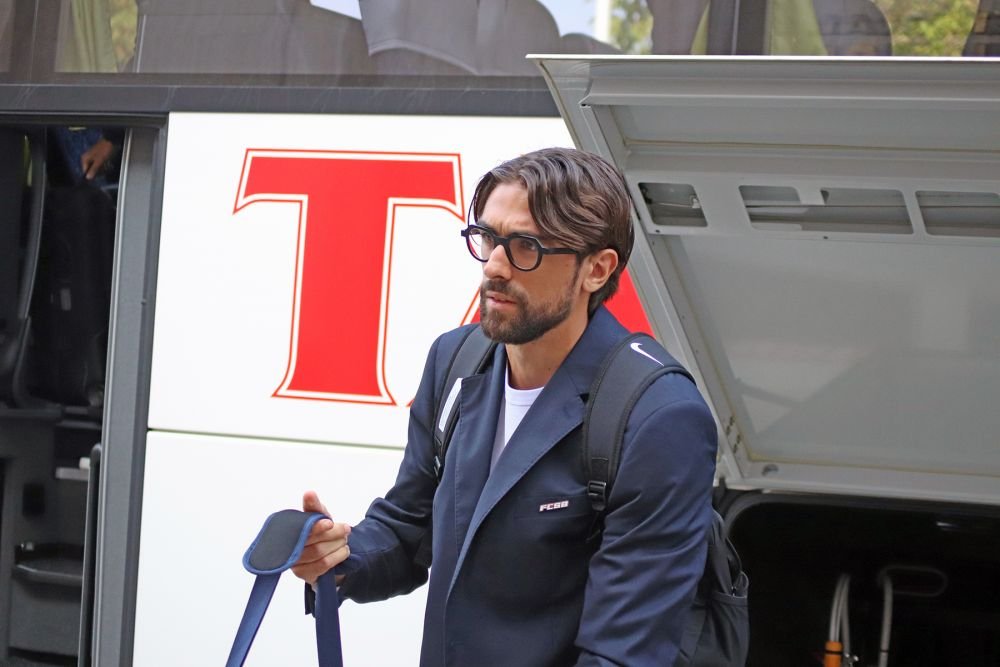 Trendy FCSB! Accesoriul la modă pe care aproape toți jucătorii l-au luat la Londra_2