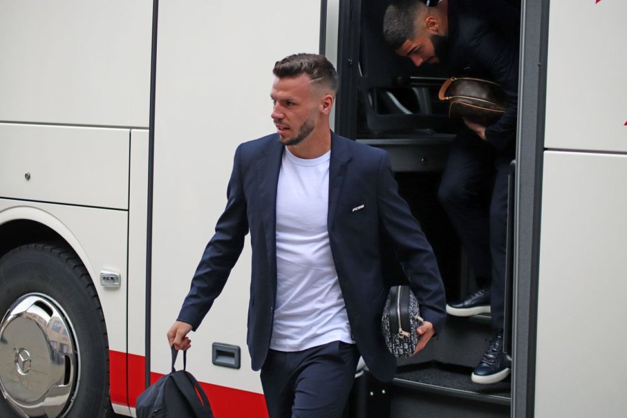 Trendy FCSB! Accesoriul la modă pe care aproape toți jucătorii l-au luat la Londra_3