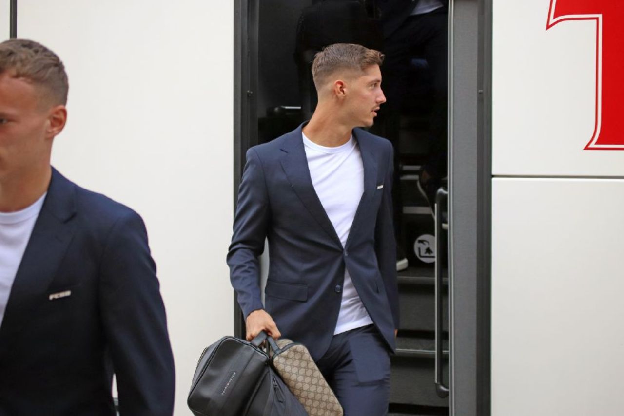 Trendy FCSB! Accesoriul la modă pe care aproape toți jucătorii l-au luat la Londra_9