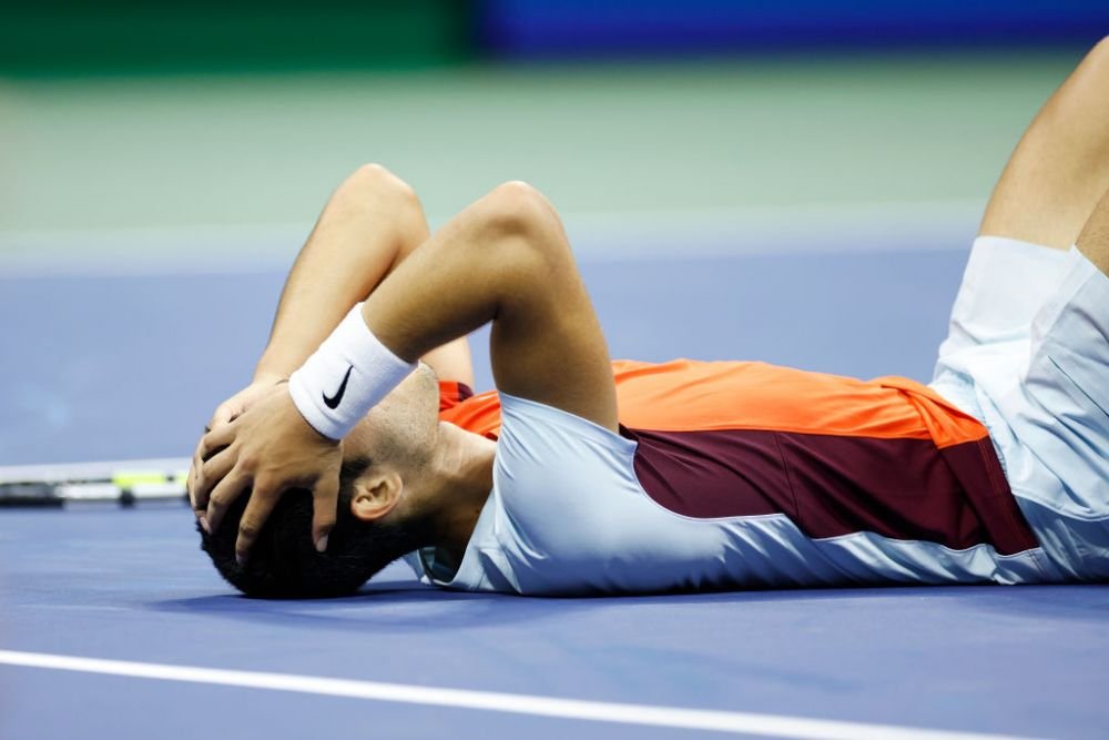 Alcaraz a rămas desculț după meciul de 5 ore și 15 minute: duelul cu Sinner s-a încheiat la cea mai târzie oră din istoria US Open_9