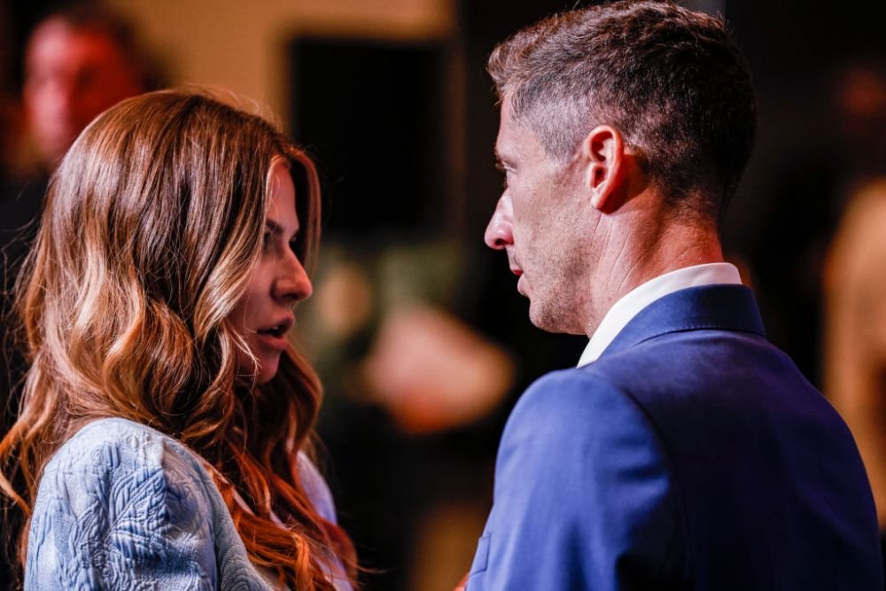 Familia Lewandowski a strălucit pe Camp Nou! Soția sexy a atacantului și-a etalat abdomenul tonifiat sub privirile tuturor _27