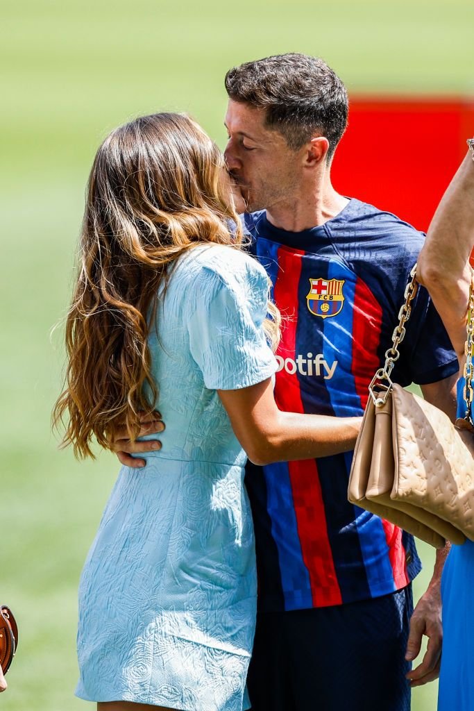 Familia Lewandowski a strălucit pe Camp Nou! Soția sexy a atacantului și-a etalat abdomenul tonifiat sub privirile tuturor _28