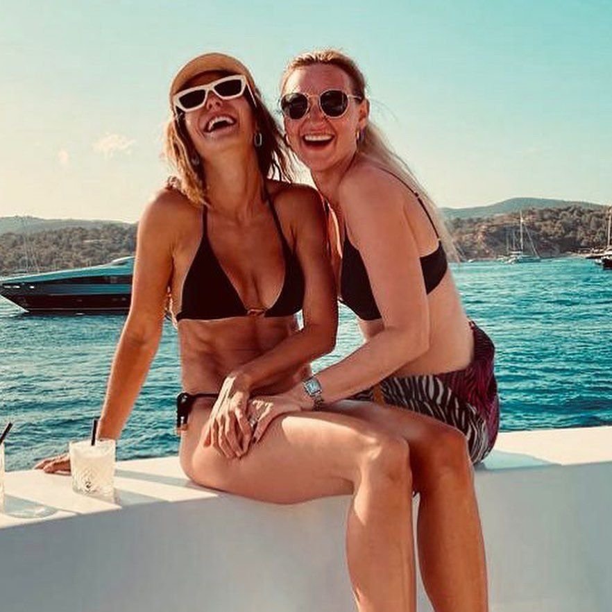 Familia Lewandowski a strălucit pe Camp Nou! Soția sexy a atacantului și-a etalat abdomenul tonifiat sub privirile tuturor _51