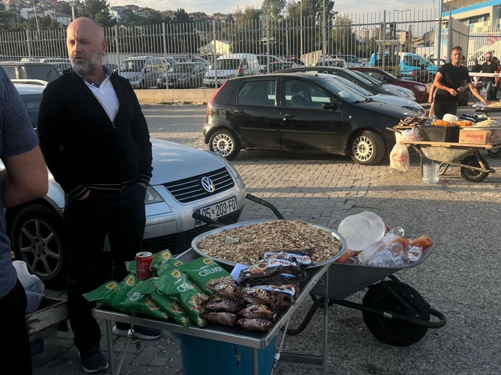 Semințe cărate cu roaba! Imagini rare din Kosovo, înainte de Ballkani - CFR Cluj_4