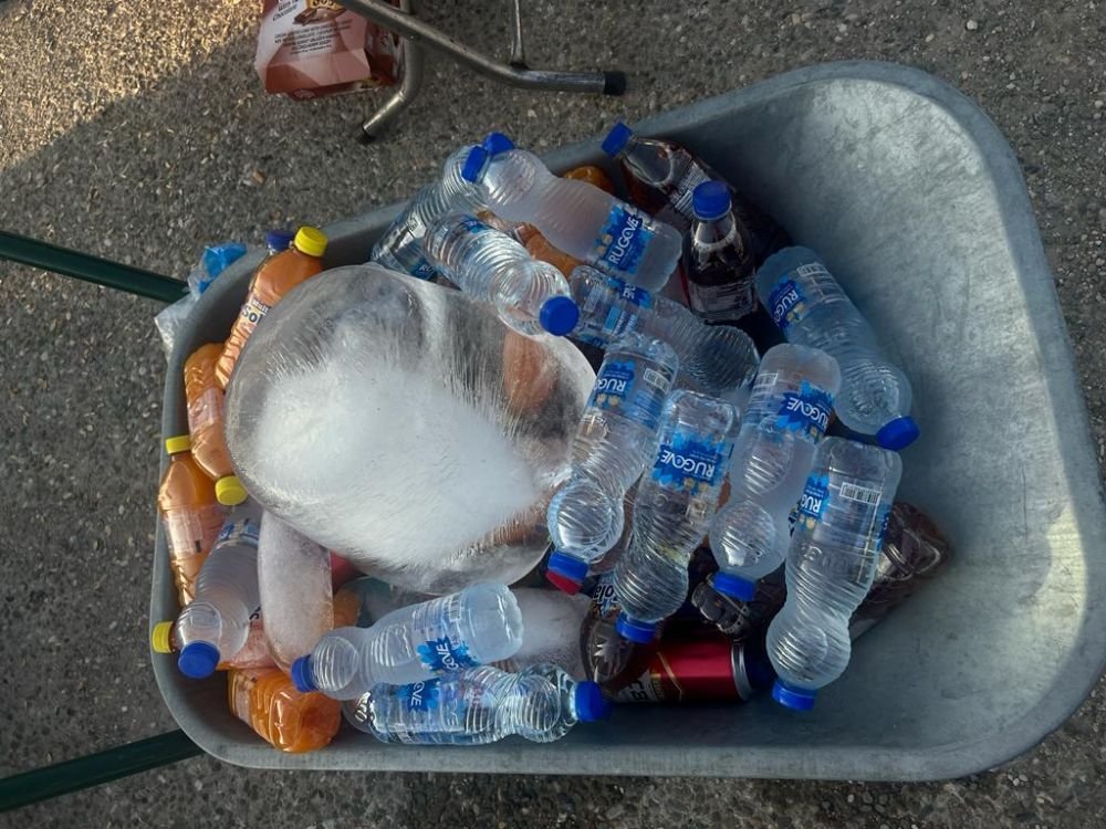 Semințe cărate cu roaba! Imagini rare din Kosovo, înainte de Ballkani - CFR Cluj_5