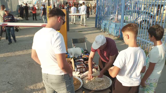 Semințe cărate cu roaba! Imagini rare din Kosovo, înainte de Ballkani - CFR Cluj_10