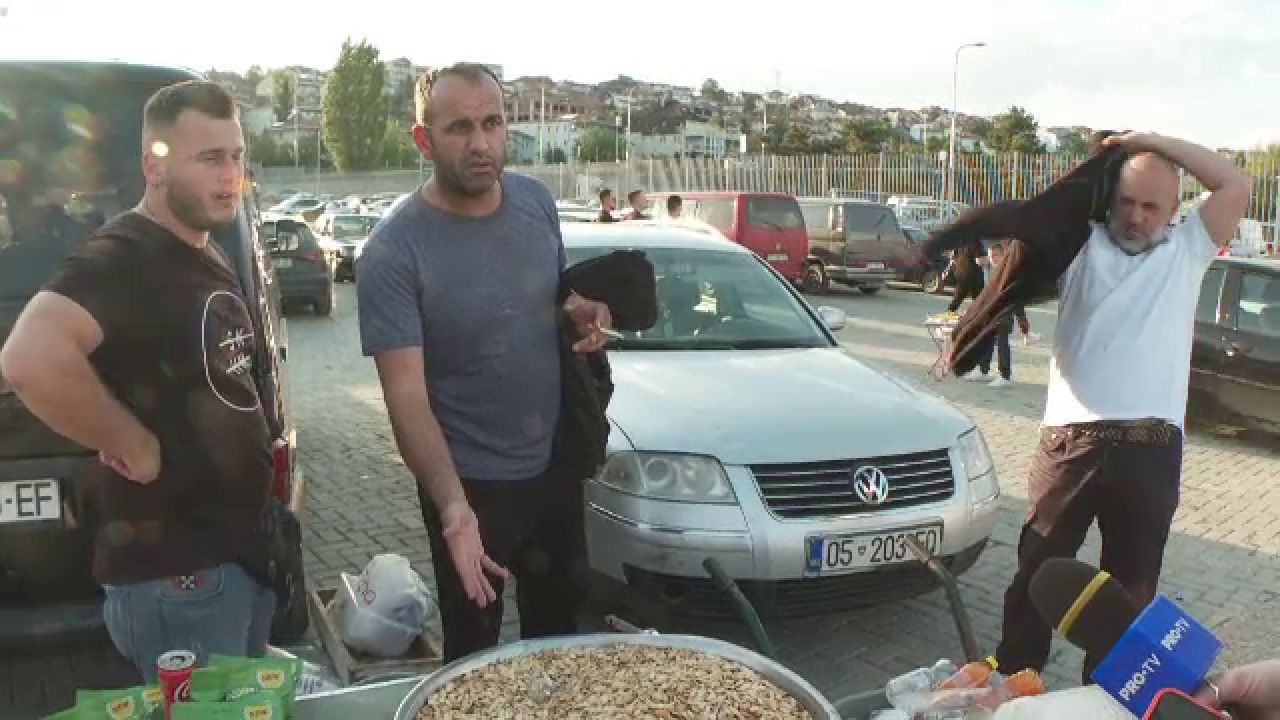 Semințe cărate cu roaba! Imagini rare din Kosovo, înainte de Ballkani - CFR Cluj_13