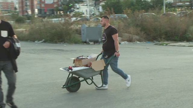 Semințe cărate cu roaba! Imagini rare din Kosovo, înainte de Ballkani - CFR Cluj_14