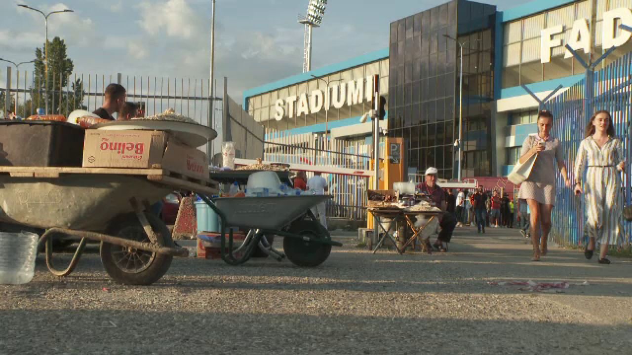 Semințe cărate cu roaba! Imagini rare din Kosovo, înainte de Ballkani - CFR Cluj_16