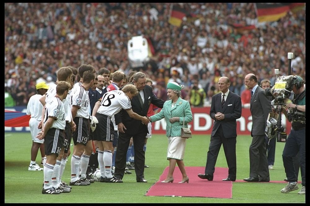 Regina Elisabeta a II-a și momentele marcante din fotbal! Imagini de colecție de-a lungul istoriei _7