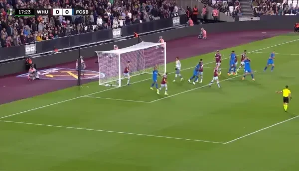 West Ham - FCSB | Andrea Compagno reia peste poarta lui Areola