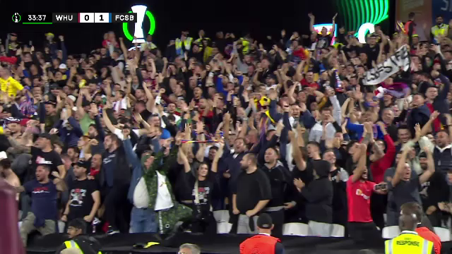 West Ham - FCSB | London Stadium a explodat la golul lui Andrei Cordea. Suporterii români au creat o atmosferă incendiară_6