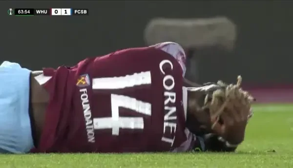 West Ham - FCSB | Târnovanu faultează în careu, iar arbitrul dictează penalty