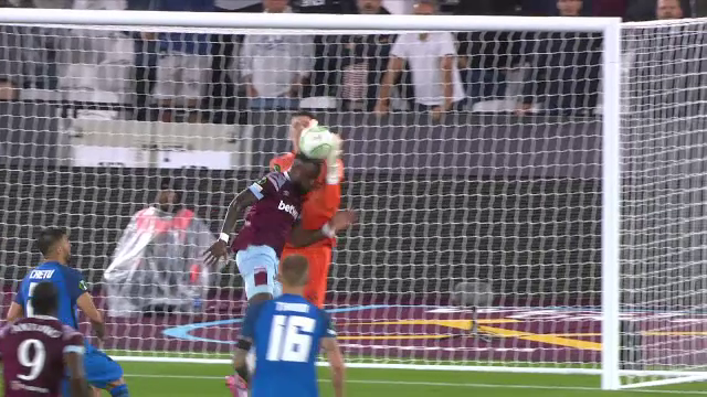 Comentatorii britanici, vehemenți după penalty-ul primit de West Ham contra lui FCSB_3